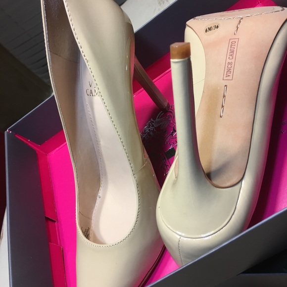 Vince Camuto Nude Pump - Picture 3 of 8